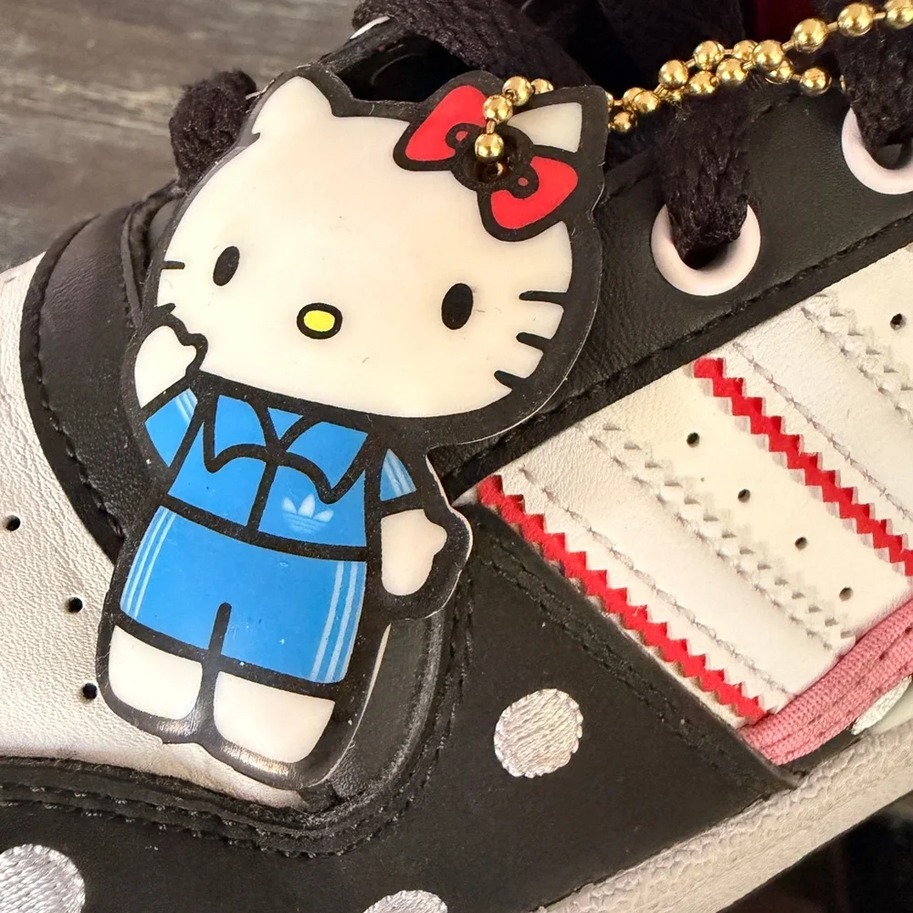 HELLO KITTY ADIDAS Black and White WITH PINK TRIM GIRLS SZ5 (sm women’s )